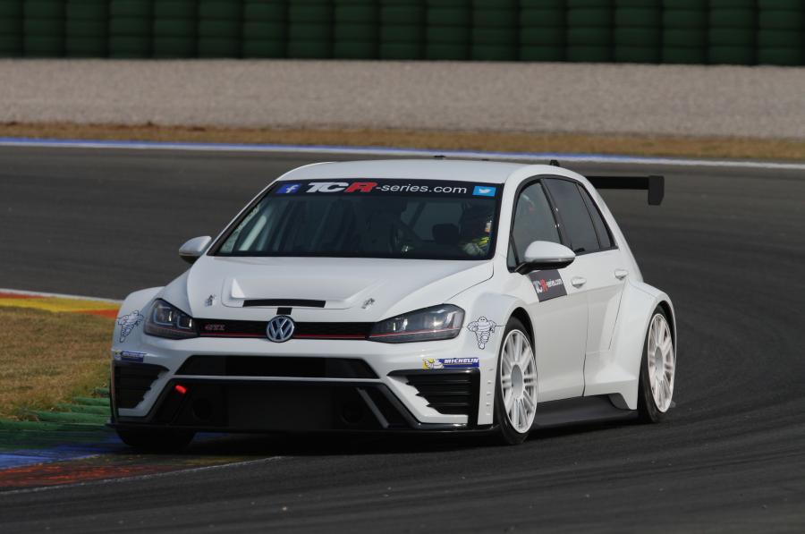  Volkswagen Golf GTi TCR 2016 года  (фото 13 из 16)